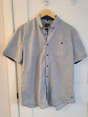Urban Outfitters Short-Sleeve Button-Down Shirt in Light Gray